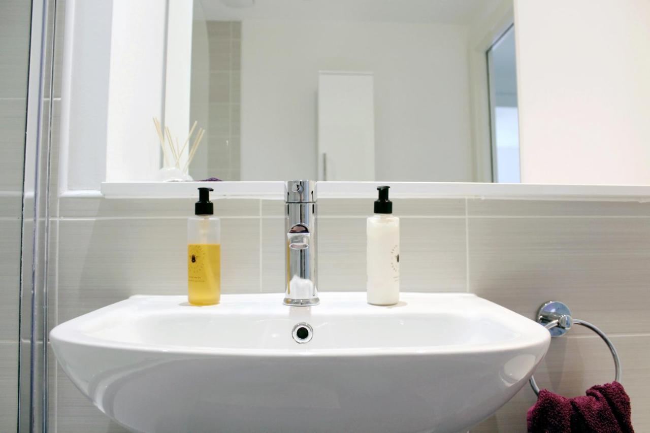 Manchester Escape - Private Room & Bathroom Near Etihad And Coop Arena - Free Secure Parking Kültér fotó